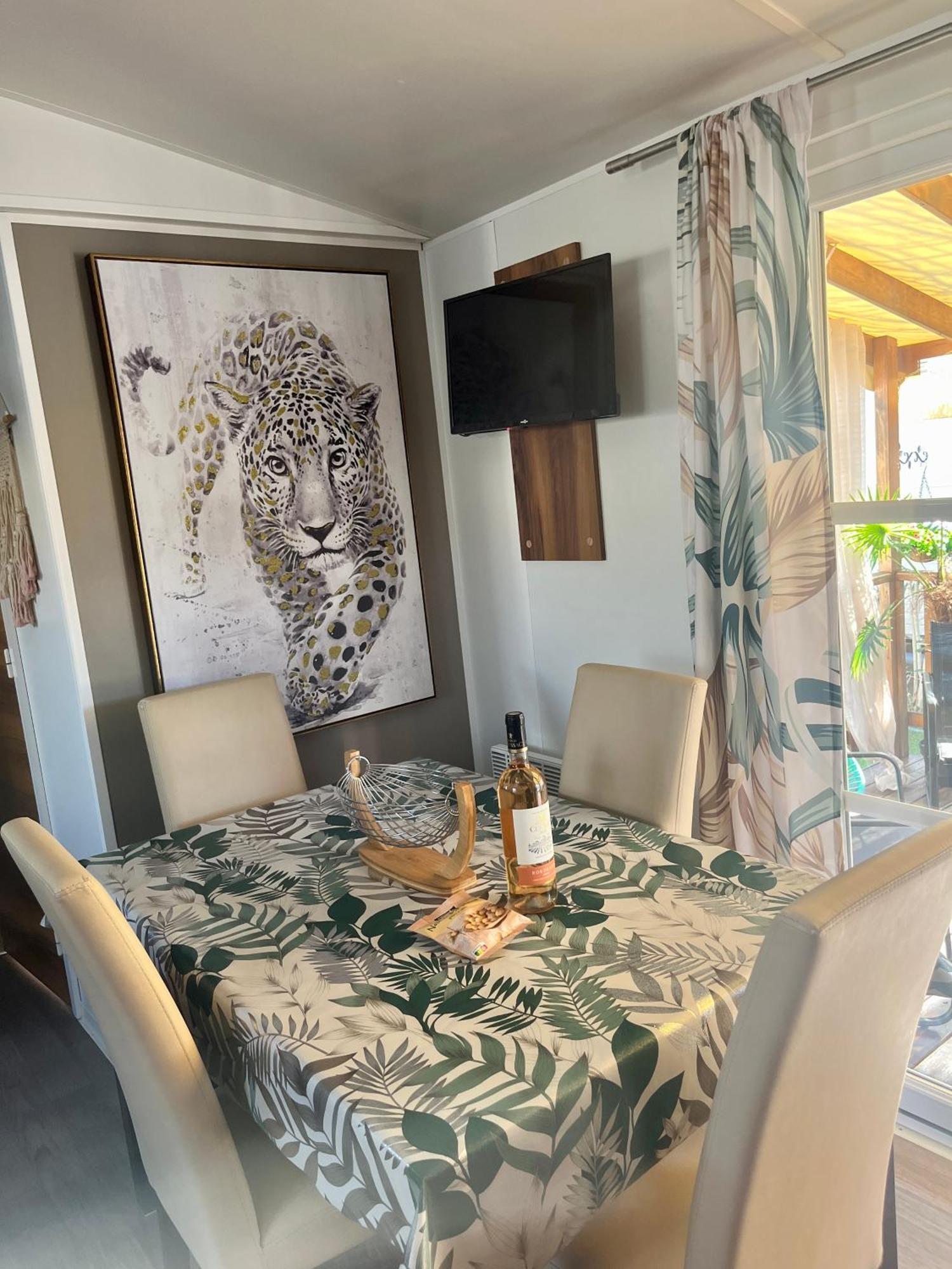 Mobile Exotique De 40 M2 *
